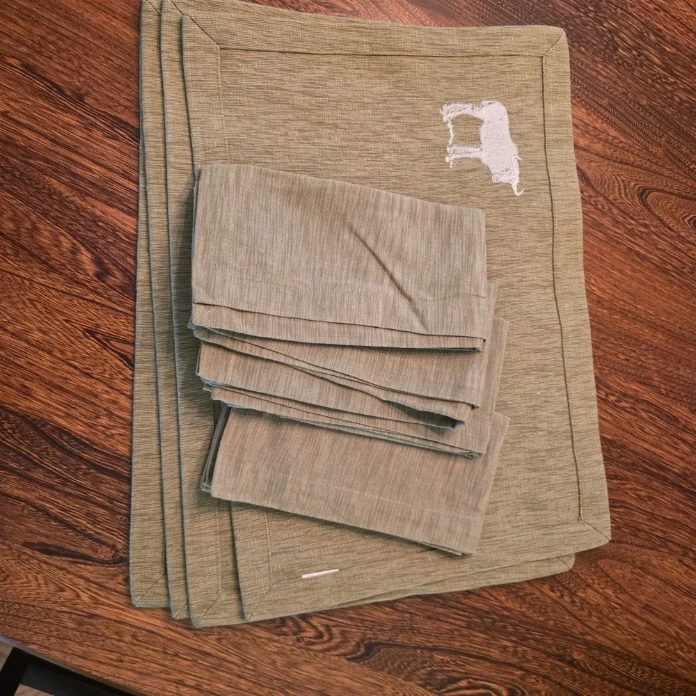 African Safari Embroidered Placemats & Napkins Set of 8 Sage Green Giraffe Zebra